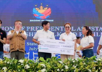 PBBM, DSWD Chief Continue Aid Distribution to El Niño-Hit Farmers, Fisherfolk in Eastern Visayas