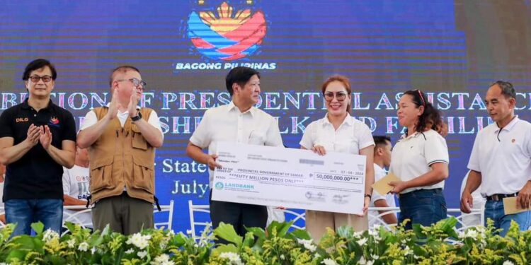 PBBM, DSWD Chief Continue Aid Distribution to El Niño-Hit Farmers, Fisherfolk in Eastern Visayas